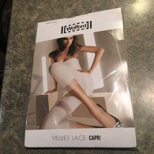 Wolford velvet lace Capri
